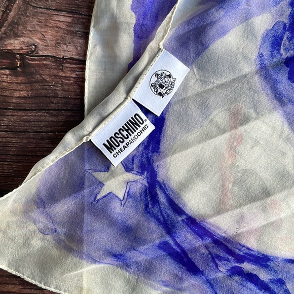 MOSCHINO | Silk print scarf … Dreams Can Come True… - Picture 3 of 12